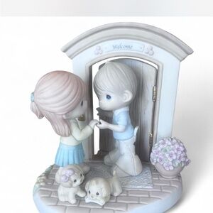 Precious Moments - Hands Build a House, Hearts Build a Home-only 5000 made !!!